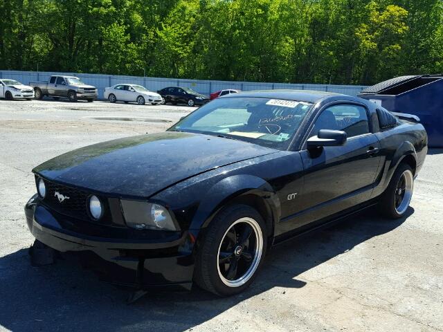Ford Mustang GT V8 Coup&eacute; 2006 schwarz