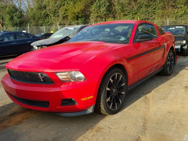 Ford Mustang V6 Coup&eacute; 2012 Rot